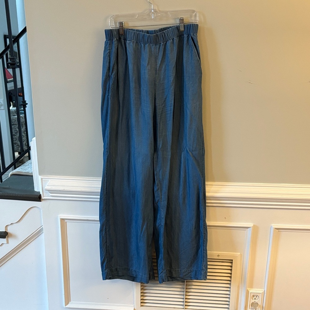 Carlson wide leg flowing Chambray Pant size medium